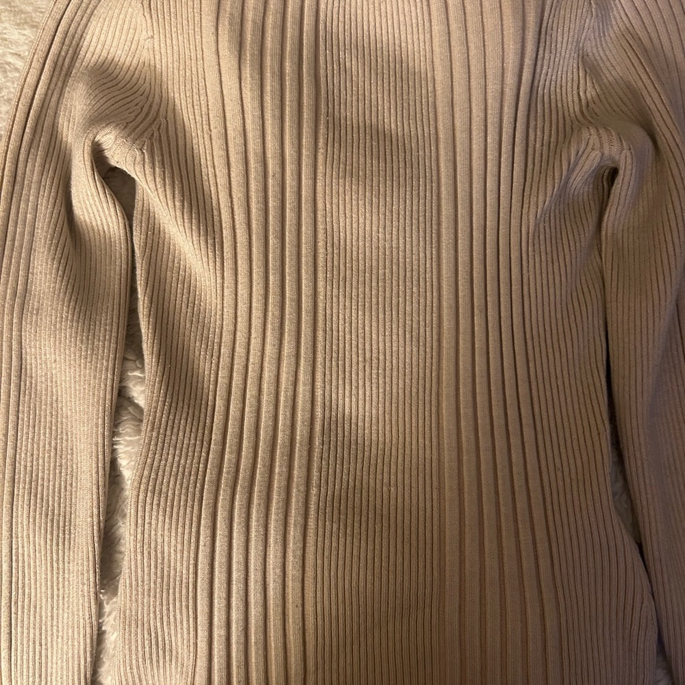 Sweater/shirt - Picture 2 of 2